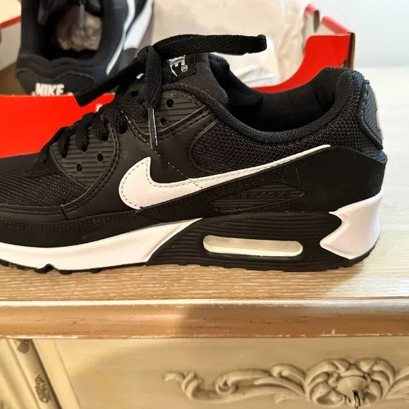 9.5 W Air Max 90 Black/White Leather and suede - Picture 2 of 5